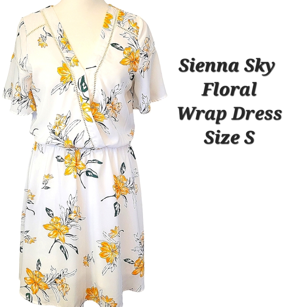 Floral Wrap Dress | Sienna Sky Dress | Wrap Dress | Surplice Neck | Size Small